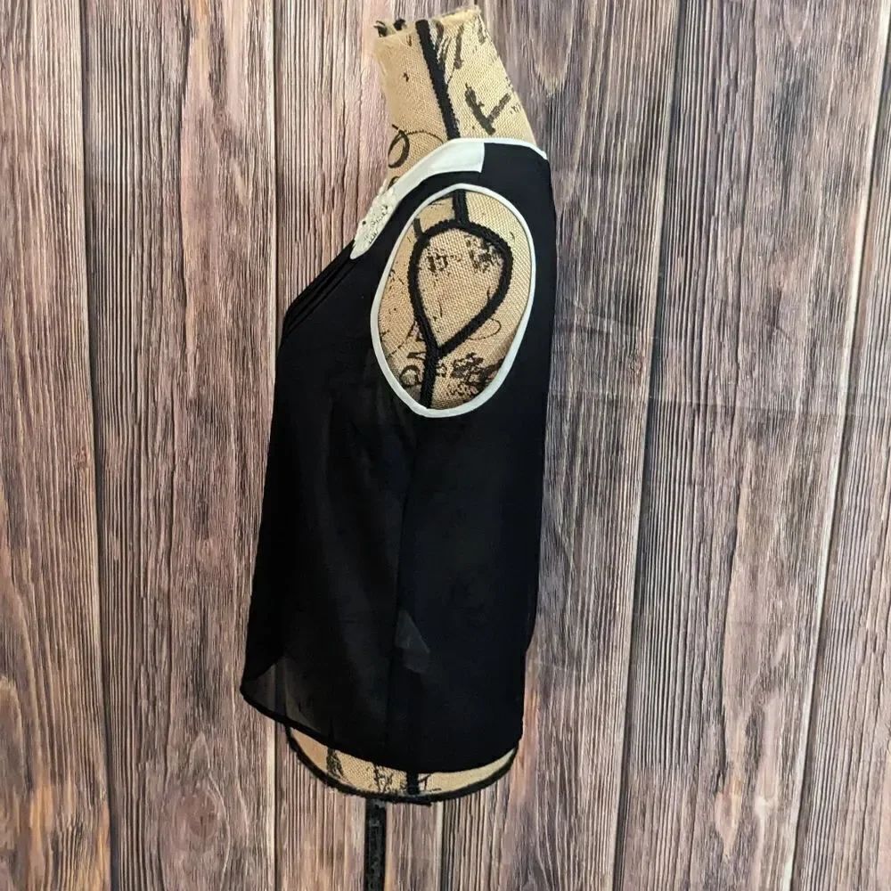 Darling Sleeveless Top - Picture 7 of 14